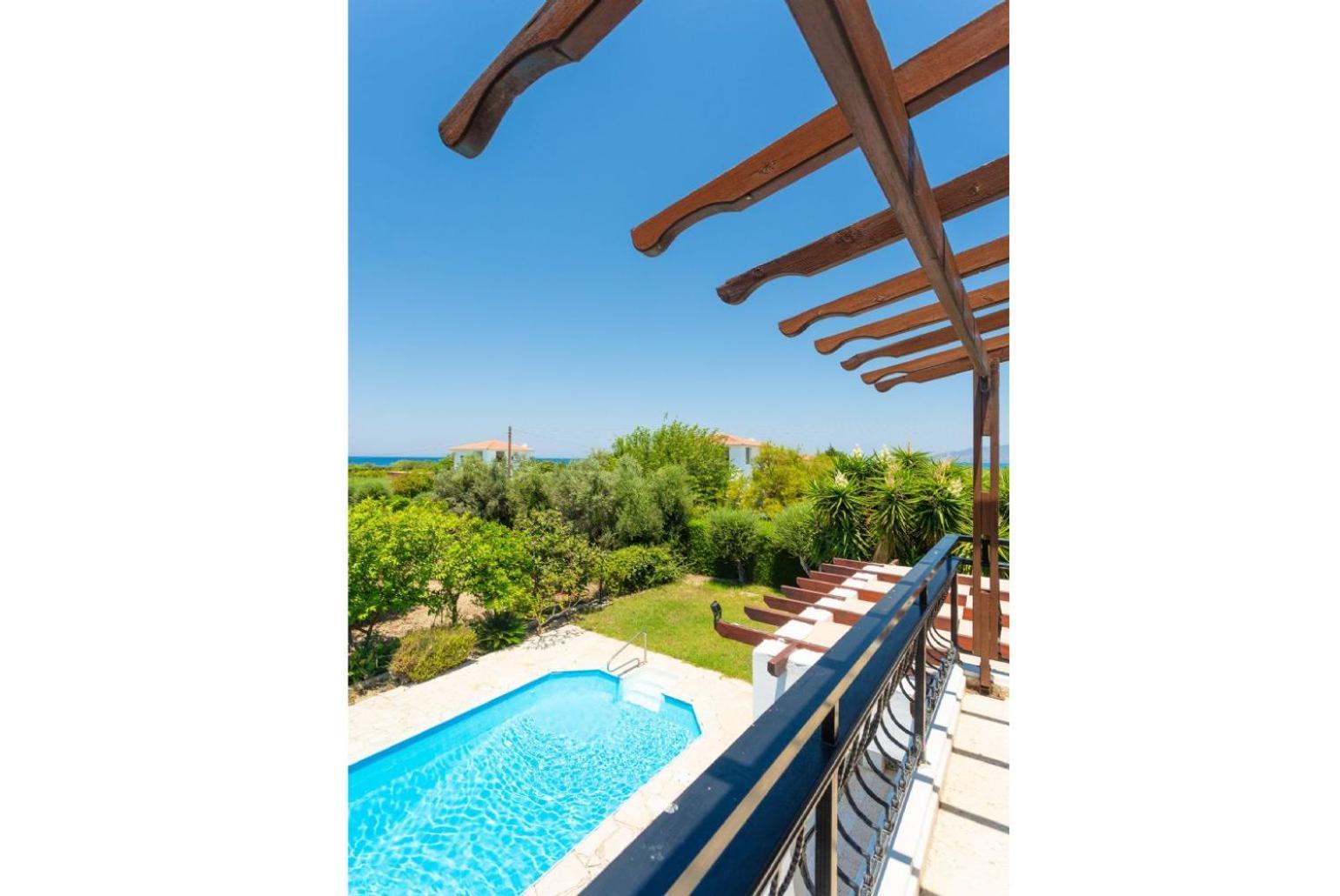 Sun Beach Villa Thio Polis Eksteriør billede