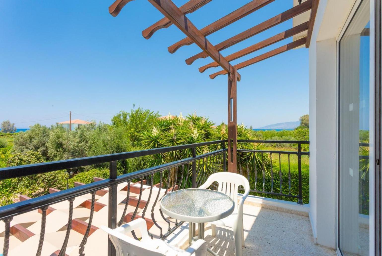 Sun Beach Villa Thio Polis Eksteriør billede